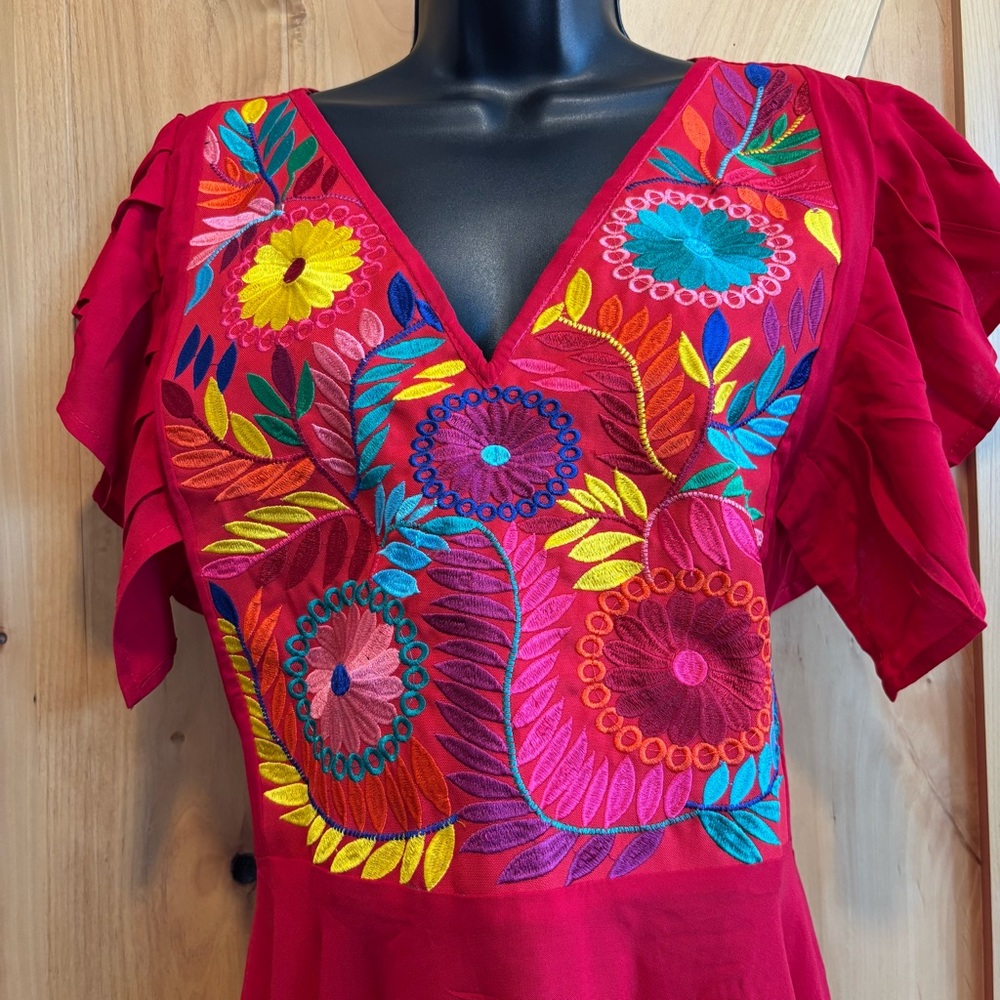 Exquisite Embroidered Dress - Picture 3 of 9